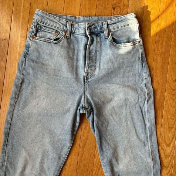 H & M Ultra high waist light wash button fly mom‎ jeans size 6 - Picture 3 of 10